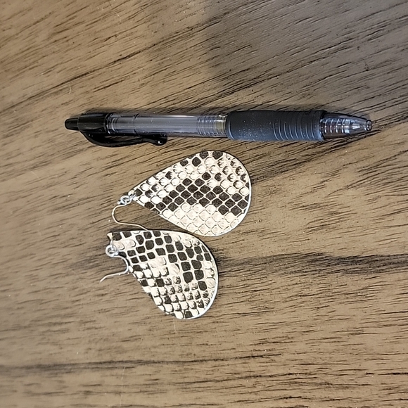 NWOT Leather Earrings - Picture 3 of 3